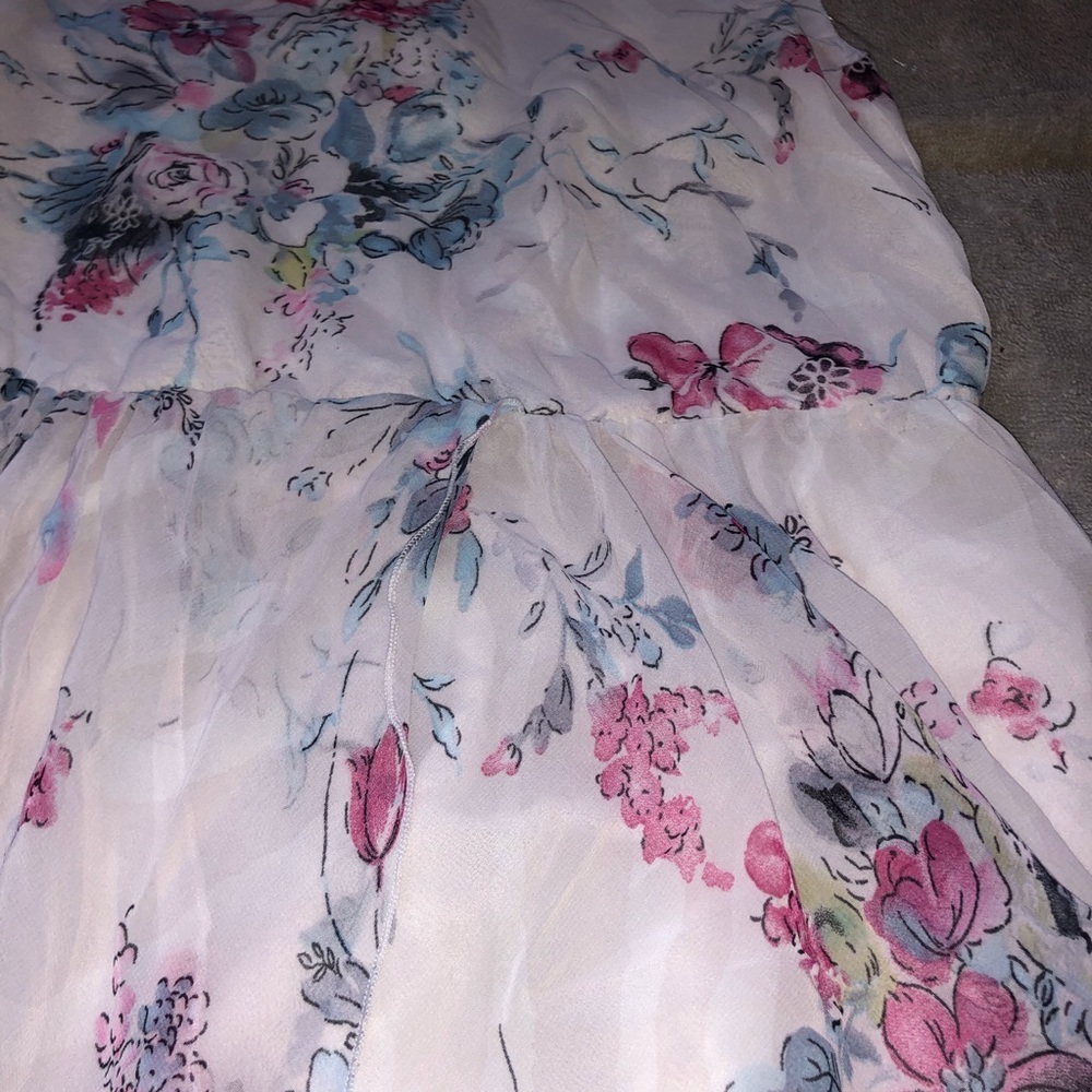 Women’s white and red flower dress - small - Picture 2 of 3